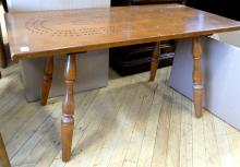 VILAS MAPLE CRIBBAGE TABLE