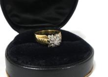 18KT GOLD RING WITH DIAMONDS