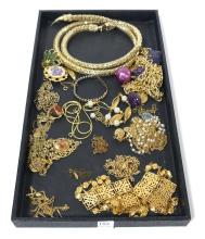 GOLD-TONE JEWELLERY