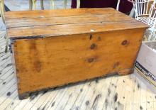 PRIMITIVE PINE BLANKET BOX