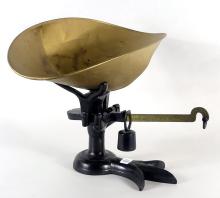ANTIQUE WEIGHT SCALE