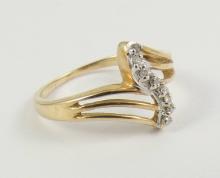 DAINTY GOLD RING