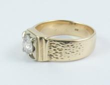 GENTLEMEN'S DIAMOND SOLITAIRE RING