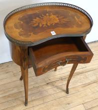 FRENCH KIDNEY-SHAPE LAMP TABLE