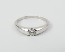 LADIES' DIAMOND RING