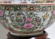 ANTIQUE FAMILLE ROSE BOWL