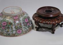 ANTIQUE FAMILLE ROSE BOWL