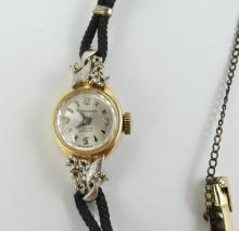 LADIES' VINTAGE GOLD WRISTWATCH