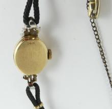 LADIES' VINTAGE GOLD WRISTWATCH