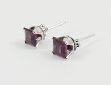 PAIR GARNET EARRINGS