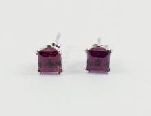 PAIR GARNET EARRINGS