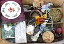 BOX LOT OF DECORATIVE ITEMS