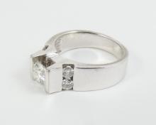 LADIES' CONTEMPORARY DIAMOND RING