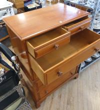 VINTAGE MAPLE CHEST OF DRAWERS