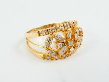 LADIES' DIAMOND RING