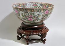 ANTIQUE FAMILLE ROSE BOWL