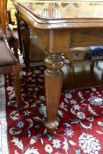 VICTORIAN MAHOGANY DINING TABLE