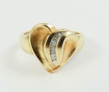 LADIES' DIAMOND RING