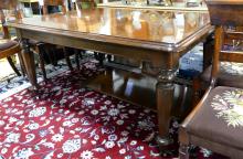 VICTORIAN MAHOGANY DINING TABLE