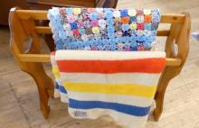 QUILT RACK, QUILT AND BLANKET