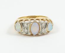 LADIES' OPAL RING