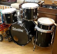 SILVERTONE DRUM SET