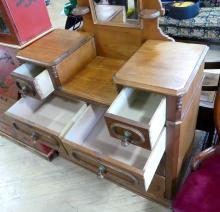 VICTORIAN CHEST OF DRAWERS WITH MIRROR