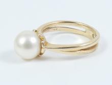 LADIES' PEARL RING