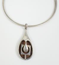 DESIGNER PENDANT NECKLACE