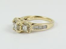 LADIES' DIAMOND RING