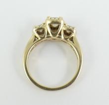 LADIES' DIAMOND RING