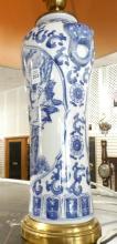 CHINESE PORCELAIN TABLE LAMP