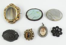 7 PENDANTS & BROOCHES