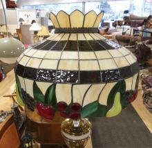 STIFFEL TABLE LAMP WITH STAINED GLASS SHADE