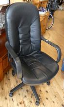 SWIVEL OFFICE ARMCHAIR