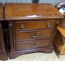 PAIR OF MAHOGANY NIGHTSTANDS