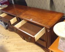 PAIR OF MAHOGANY NIGHTSTANDS