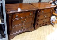 PAIR OF MAHOGANY NIGHTSTANDS