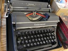 UNDERWOOD TYPEWRITER