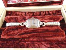 2 VINTAGE WRISTWATCHES