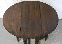 EARLY OAK DROP-LEAF TABLE