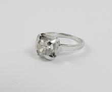 LADIES' DIAMOND RING