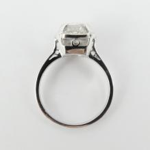 LADIES' DIAMOND RING