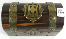 ENGLISH ROSEWOOD DOMED BOX