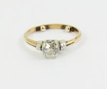 LADIES' DIAMOND RING