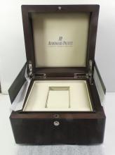 WATCH BOX