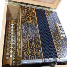 HOHNER ACCORDION