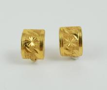 PAIR GOLD EARRINGS