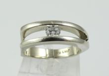 CONTEMPORARY DIAMOND RING