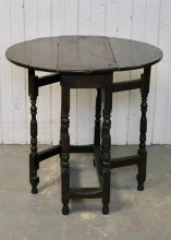 EARLY OAK DROP-LEAF TABLE